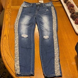 NWT Easel Size Medium Cheetah Striped Jeans 👖